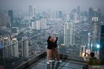 Mendaki Gedung Tertinggi, Autograph Tower Jadi Alternatif Wisata
